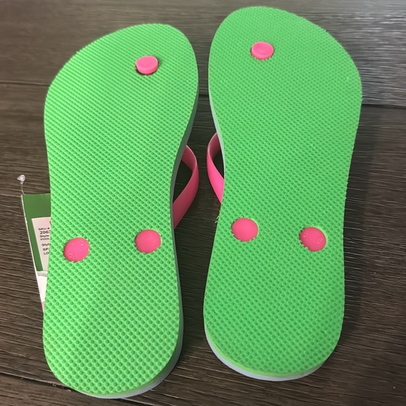 Lilly Pulitzer pool flip flops in spa blue Lobstah Roll. Size small (5/6). - Picture 3 of 4